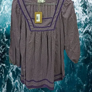 VESTIDO MIDI MORADO CON ESTAMPADO FLORAL Y MANGA LARGA