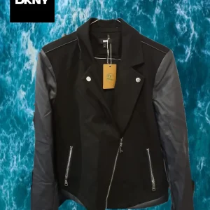 CHAQUETA NEGRA MUJER CON MANGAS EN POLIPIEL Y CIERRES CON CREMALLERA DKNY