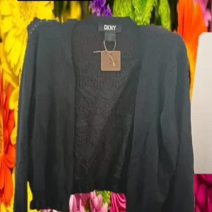 REBECA NEGRA DE PUNTO  CON ENCAJE EN ESPALDA DKNY ( TARA ROTURA MANGA IZQUIERDA)