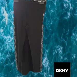 LEGGING NEGRO CON BRILLANTES EN LOS LATERALES DKNY ( TARA ROTURA PARTE TRASERA )