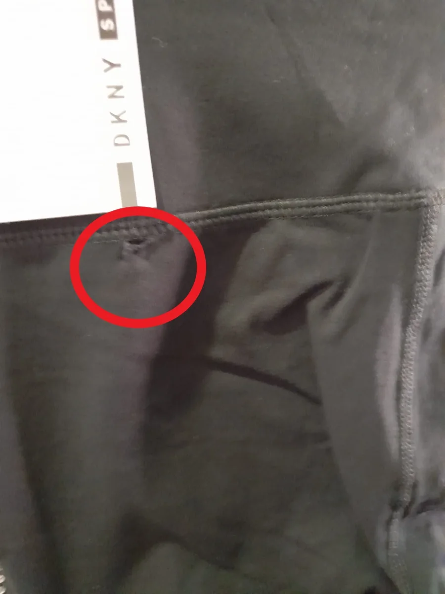 LEGGING NEGRO CON BRILLANTES EN LOS LATERALES DKNY ( TARA ROTURA PARTE TRASERA ) - Imagen 3