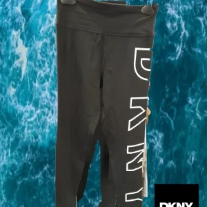 LEGGING NEGRO CON LOGO DKNY EN LATERAL PIERNA ( TARA ROTURA PARTE DELANTERA )