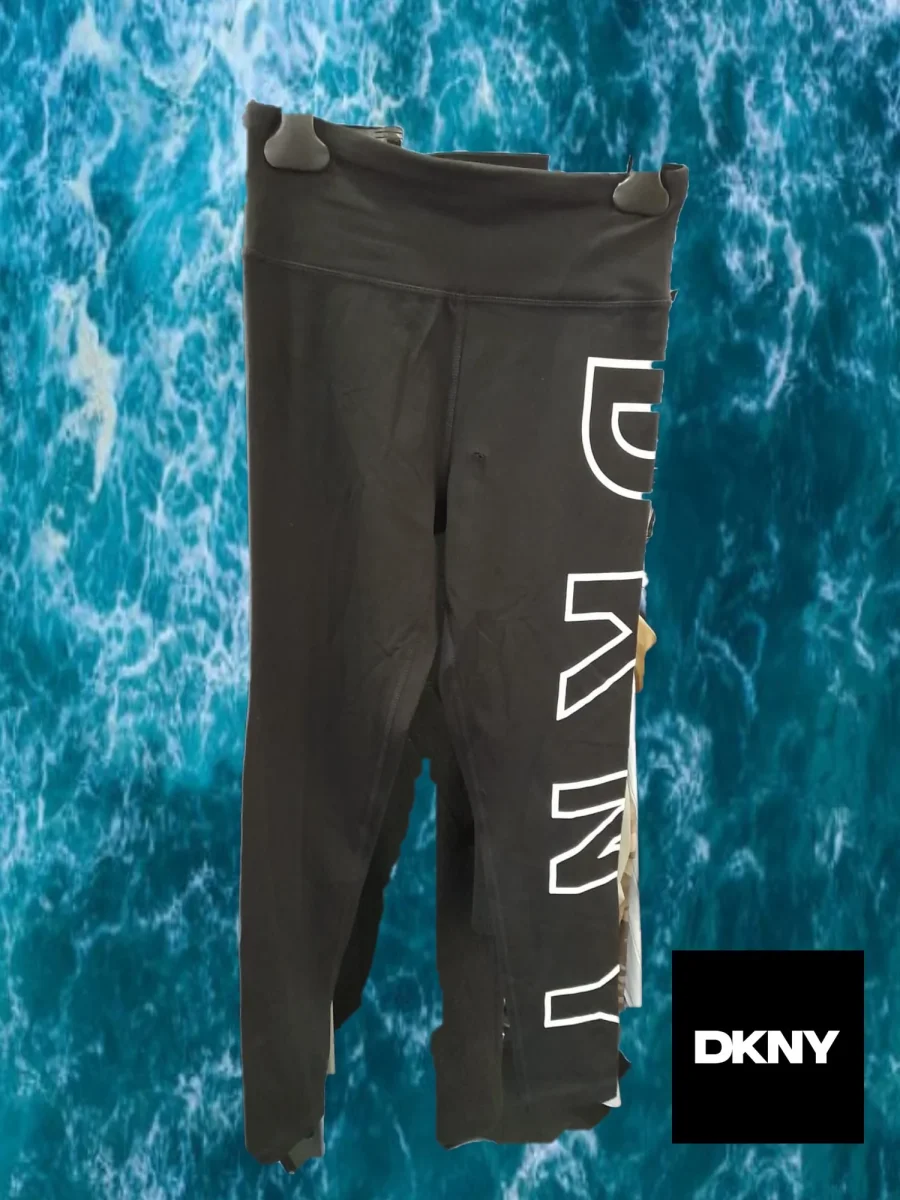 LEGGING NEGRO CON LOGO DKNY EN LATERAL PIERNA ( TARA ROTURA PARTE DELANTERA ) - Imagen 2
