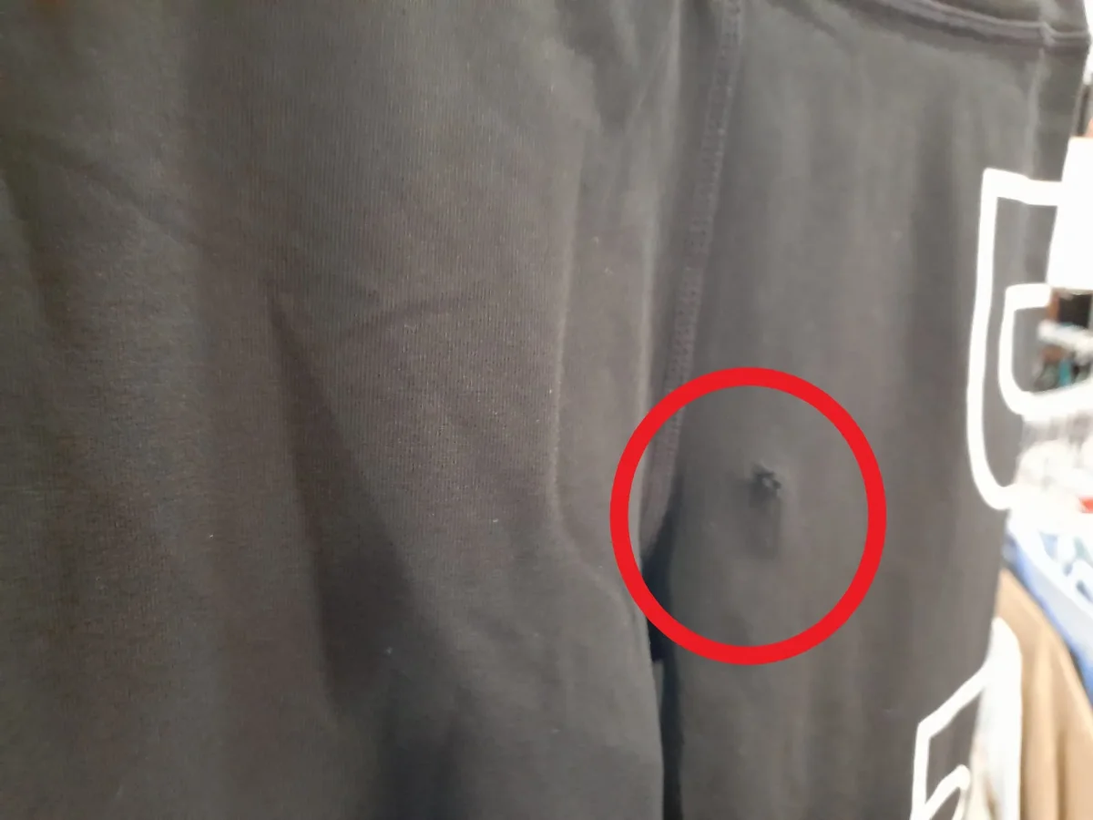 LEGGING NEGRO CON LOGO DKNY EN LATERAL PIERNA ( TARA ROTURA PARTE DELANTERA ) - Imagen 3