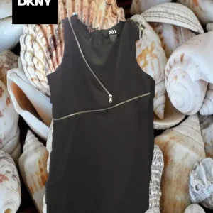 VESTIDO NEGRO MIDI TIRANTES Y DETALLES DE CREMALLERA DKNY ( TARA ROZADO EN PECHO )