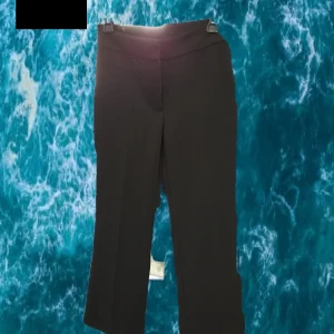 PANTALÓN NEGRO DE VESTIR DKNY ( TARA DESCOSIDO PIERNA LATERAL )