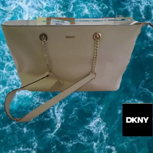 BOLSO BLANCO ROTO GRANDE PIEL DKNY ( TARA ASAS DESGASTADAS )