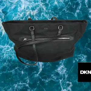 BOLSO TELA GRANDE NEGRO CON DETALLES Y CREMALLERA PLATEADOS DKNY ( TARA ASA DETERIORADA )