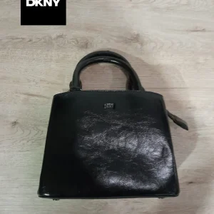 BOLSO MINI NEGRO PIEL CON ASAS DE MANO DKNY ( TARA FALTA ASA LARGA )