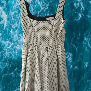 VESTIDO TIRANTES BLANCO ESTAMPADO NEGRO DE PAJARITAS Y TUL EN EL BAJO