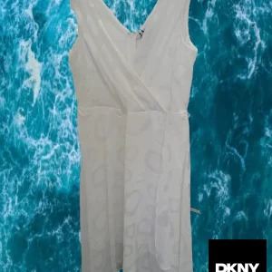 VESTIDO GASA BLANCO CON ESTAMPADO CIRCULAR BORDADO Y SIN MANGAS DKNY ( FALTA CINTURÓN )
