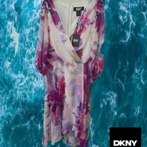 VESTIDO LARGO DE GASA BLANCO CON ESTAMPADO FLORAL Y MANGA LARGA DKNY ( TARA FALTA CINTURÓN )