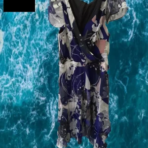 VESTIDO LARGO DE GASA AZUL MARINO CON ESTAMPADO EN PLATA Y MANGA CORTA DKNY ( TARA ROTA HEBILLA DE CINTURÓN )