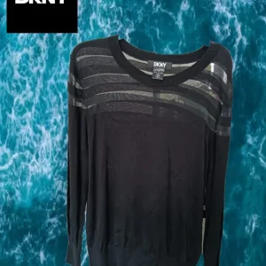 JERSEY NEGRO CON TRANSPARENCIA EN CUELLO MANGA FRANCESA  DKNY