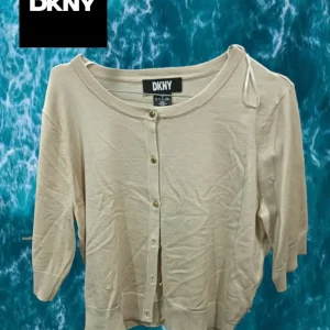 REBECA BEIGE CON MANGA FRANCESA Y BOTONES DORADOS DKNY