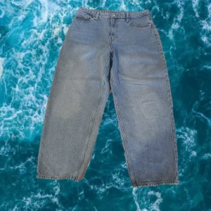 PANTALÓN VAQUERO ANCHO CABALLERO