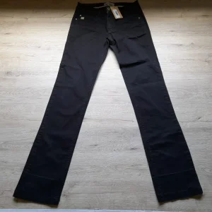 PANTALÓN VAQUERO NEGRO SEÑORA