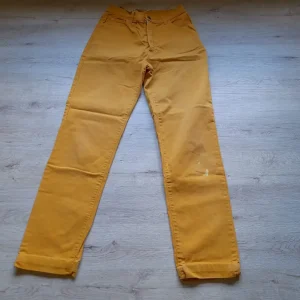 PANTALÓN VAQUERO MOSTAZA SEÑORA