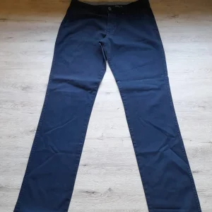 PANTALÓN AZUL MARINO TIPO CHINO CABALLERO