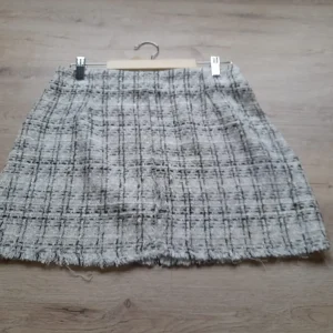 FALDA CORTA BLANCA JASPEADA