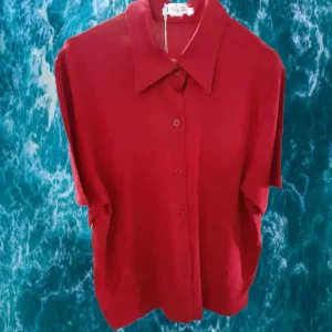 BLUSA ROJA MANGA CORTA CON BOTONES IMITACIÓN LINO