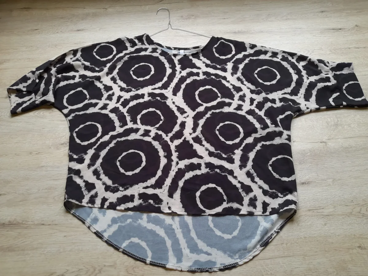 BLUSA GASA NEGRA CON ESTAMPADO