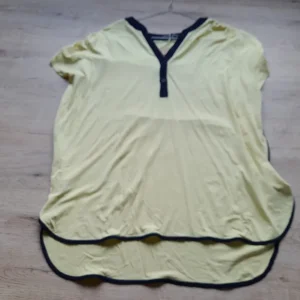 BLUSA LARGA AMARILLA CON RIBETE AZUL