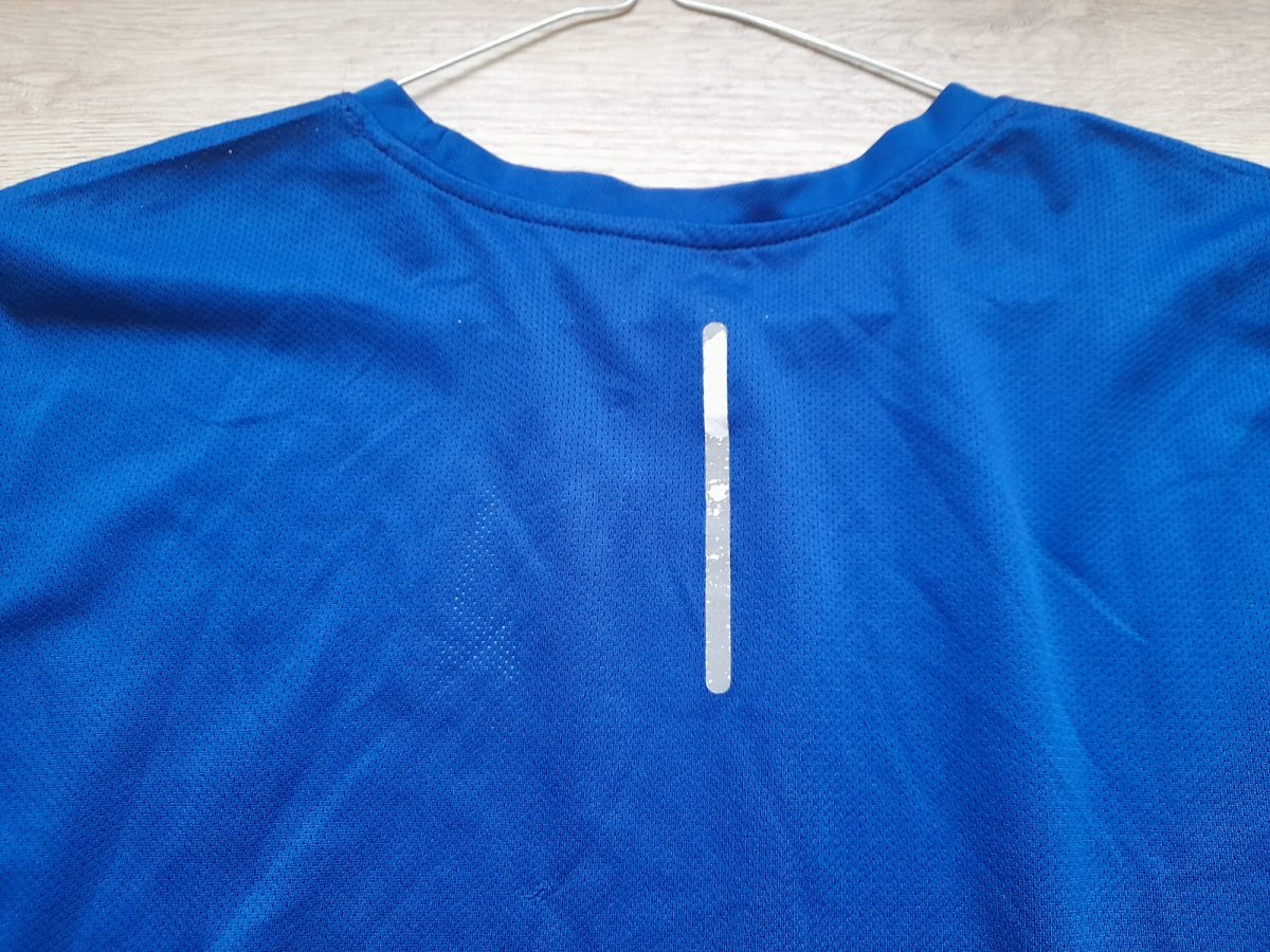 CAMISETA M/C AZUL DEPORTE TRANSPIRABLE - Imagen 4