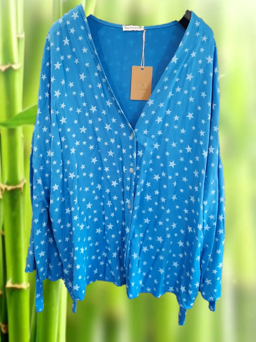 BLUSA M/L CON ESTAMPADO DE ESTRELLAS (posibilidad de anudar las mangas para hacerlas más cortas ) - Imagen 2