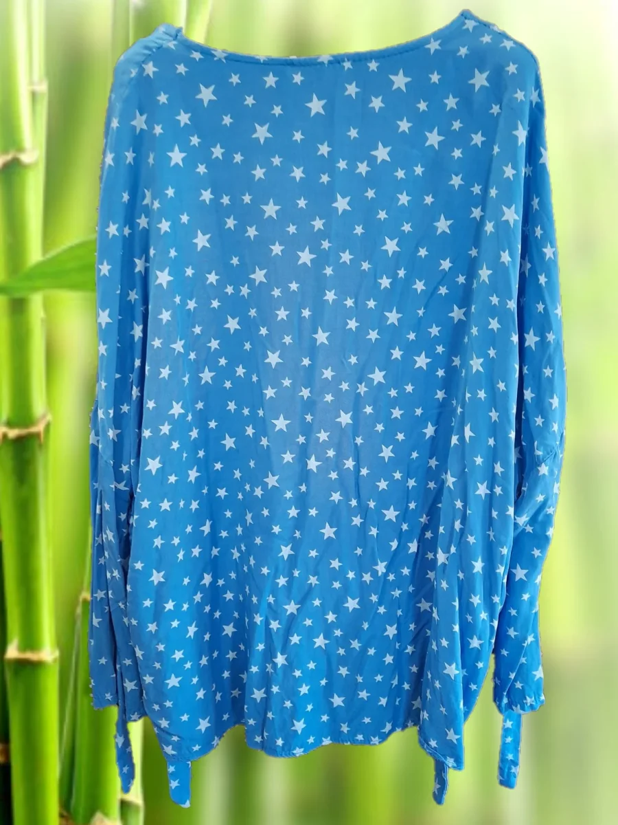 BLUSA M/L CON ESTAMPADO DE ESTRELLAS (posibilidad de anudar las mangas para hacerlas más cortas ) - Imagen 3