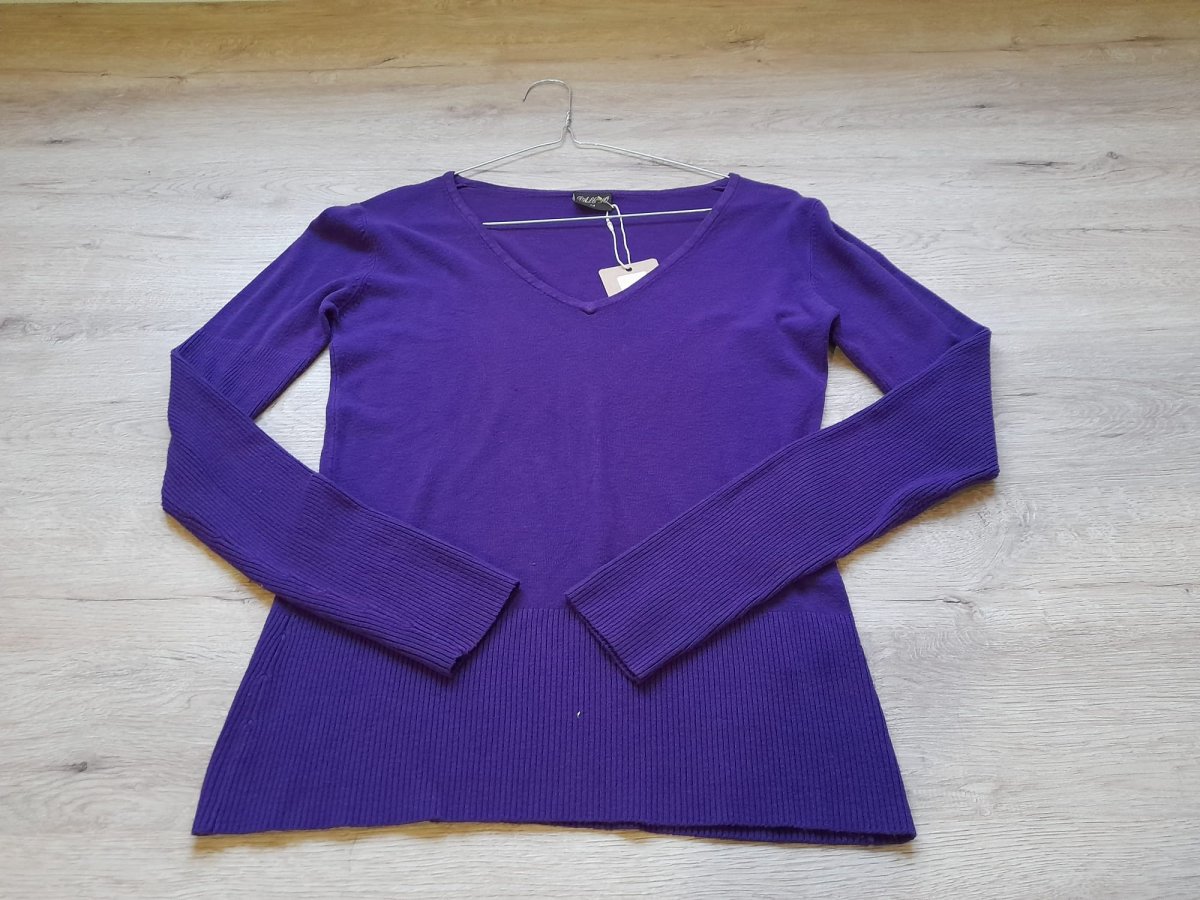 JERSEY PUNTO MORADO CUELLO DE PICO - Imagen 3