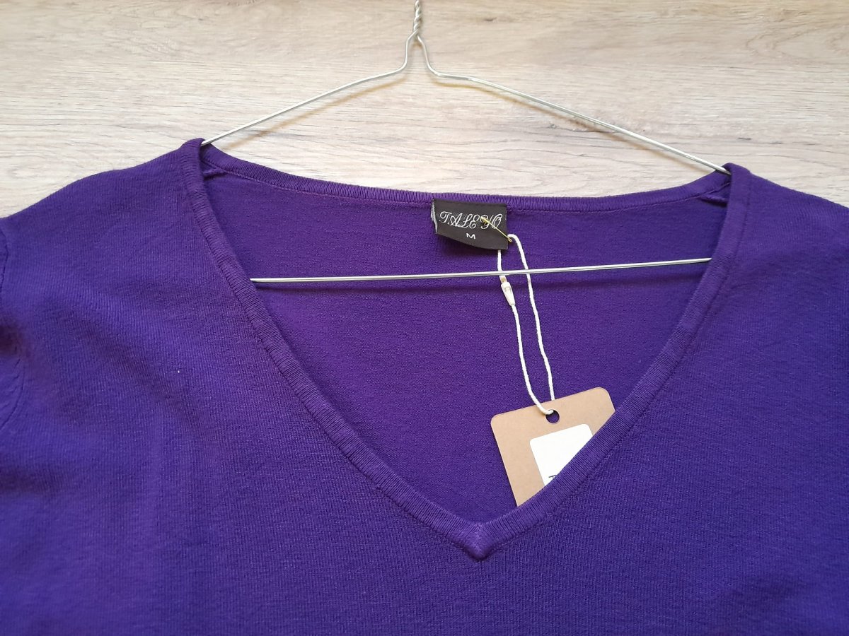 JERSEY PUNTO MORADO CUELLO DE PICO - Imagen 4