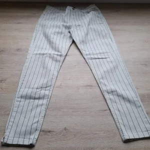 PANTALÓN BLANCO CON RAYAS AZULES ELÁSTICO