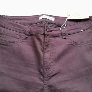PANTALÓN BERENJENA TIPO VAQUERO ELÁSTICO