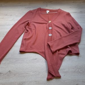 CHAQUETA DE PUNTO COLOR TEJA CON POSIBILIDAD DE LAZO CINTURA