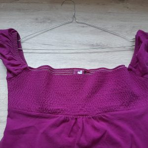 VESTIDO CORTO FUCSIA CON PECHO FRUNCIDO