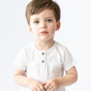 Remera con cuello en algodón PIMA