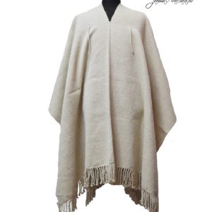 PONCHO DE OVEJA O010/004 CRUDO CON FLECOS CRUDO UN PAÑO – DISPONIBLE