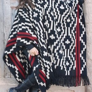 PONCHO ATADO A037 – UN PAÑO TRAMA FINA, URDIMBRE FINA – SOLO POR PEDIDO