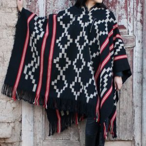 PONCHO ATADO A115 – UN PAÑO TRAMA FINA, URDIMBRE FINA