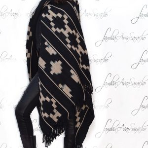 PONCHO ATADO A136 – UN PAÑO TRAMA FINA, URDIMBRE FINA – SOLO POR PEDIDO