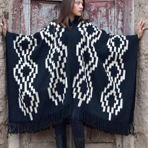 PONCHO ATADO A137 – UN PAÑO TRAMA FINA, URDIMBRE FINA – SOLO POR PEDIDO