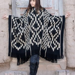 PONCHO ATADO A150 – UN PAÑO TRAMA FINA, URDIMBRE FINA – SOLO POR PEDIDO