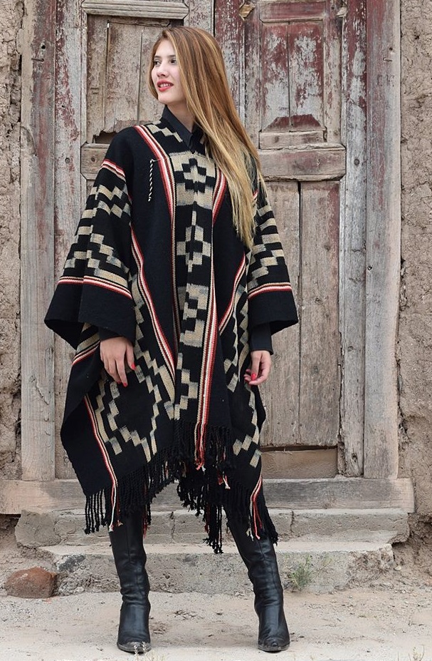 PONCHO ATADO A206 – UN PAÑO TRAMA FINA, URDIMBRE FINA