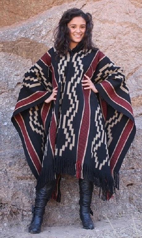 PONCHO ATADO A211 – UN PAÑO TRAMA FINA, URDIMBRE FINA