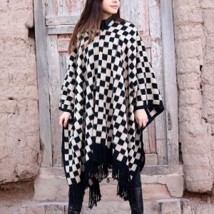 PONCHO ATADO A004  – UN PAÑO – TRAMA Y URDIMBRE FINA – SE REALIZA POR PEDIDO