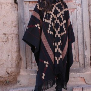 PONCHO ATADO A193 – UN PAÑO. TRAMA FINA, URDIMBRE FINA