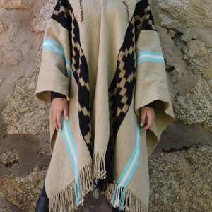 PONCHO ATADO A218, UN PAÑO TRAMA FINA, URDIMBRE FINA