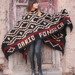 PONCHO ATADO A300/1 – CON NOMBRE, UN PAÑO TRAMA FINA, URDIMBRE FINA