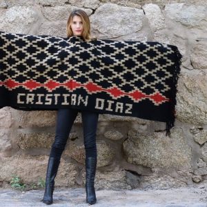 PONCHO ATADO A300/3 – CON NOMBRE, UN PAÑO TRAMA FINA, URDIMBRE FINA